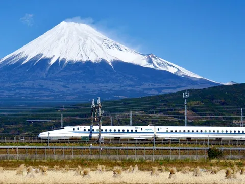 Vue de la vallée d'Owakudani depuis le téléphérique lors de l'excursion Mont Fuji et Hakone